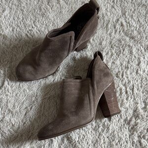 Vince Camuto Francia light brown Suede Ankle Boots
